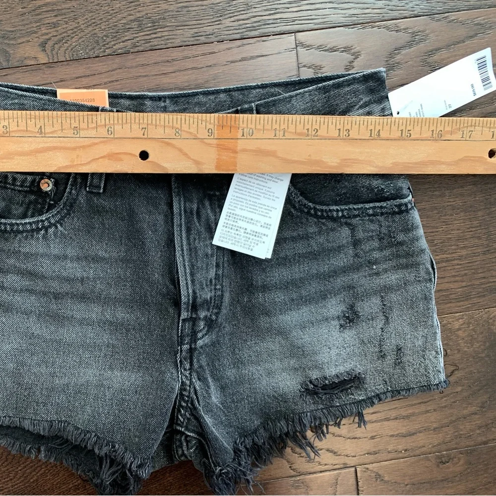 Levi's Women's 501 Shorts Mid Rise Signature Button Sz‎ 27 Black Distressed NWT - Picture 7 of 10